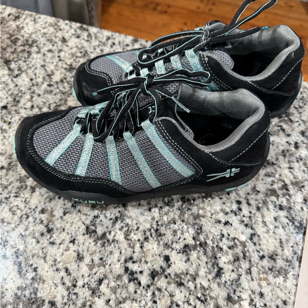 KURU Chicane Black / Delirium Athletic Shoes with Teal Accents